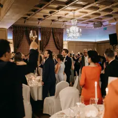 Copyright Dennis Nutz User Right Approved By Photorapher & Wedding Couple People Holding Up A Glass Of Wine