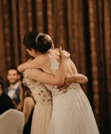 Copyright Dennis Nutz User Right Approved By Photorapher & Wedding Couple Bride Hugging Another Woman