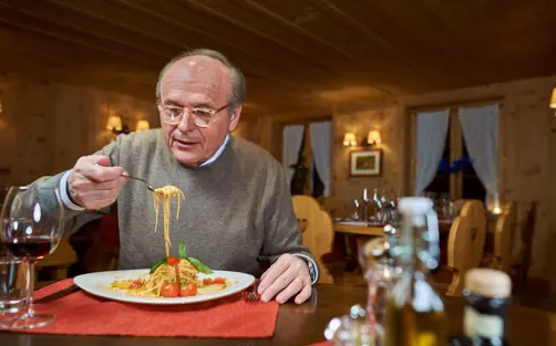 Copyright Gstaad Palace Former Maître D' Gildo 300Dpi RGB W2560px