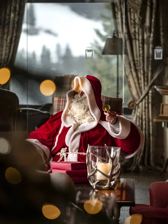 Copyright Gstaad Palace Stefano Scata Lobby Bar Santa Claus 580451 300Dpi RGB