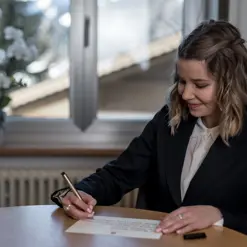 Copyright Gstaad Palace Photographer Melanie Uhkötter Julie Reichenbach Apprentice 72Dpi 2